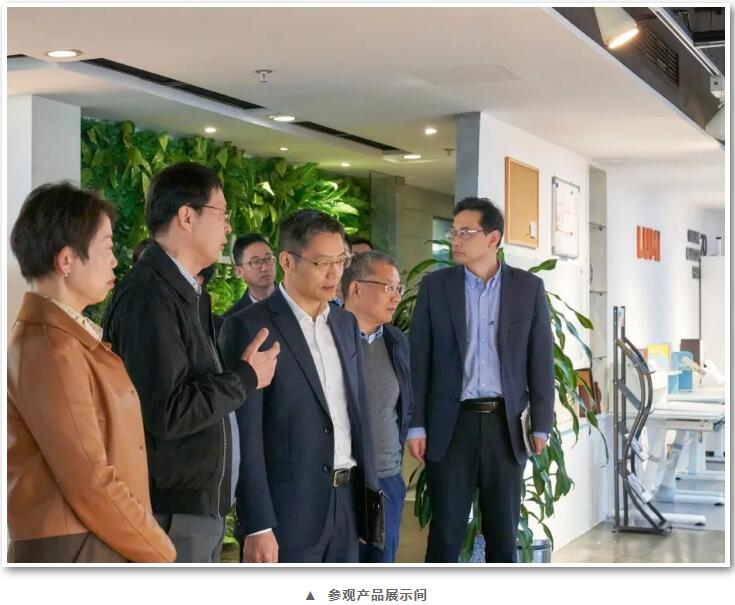 参观1.jpg